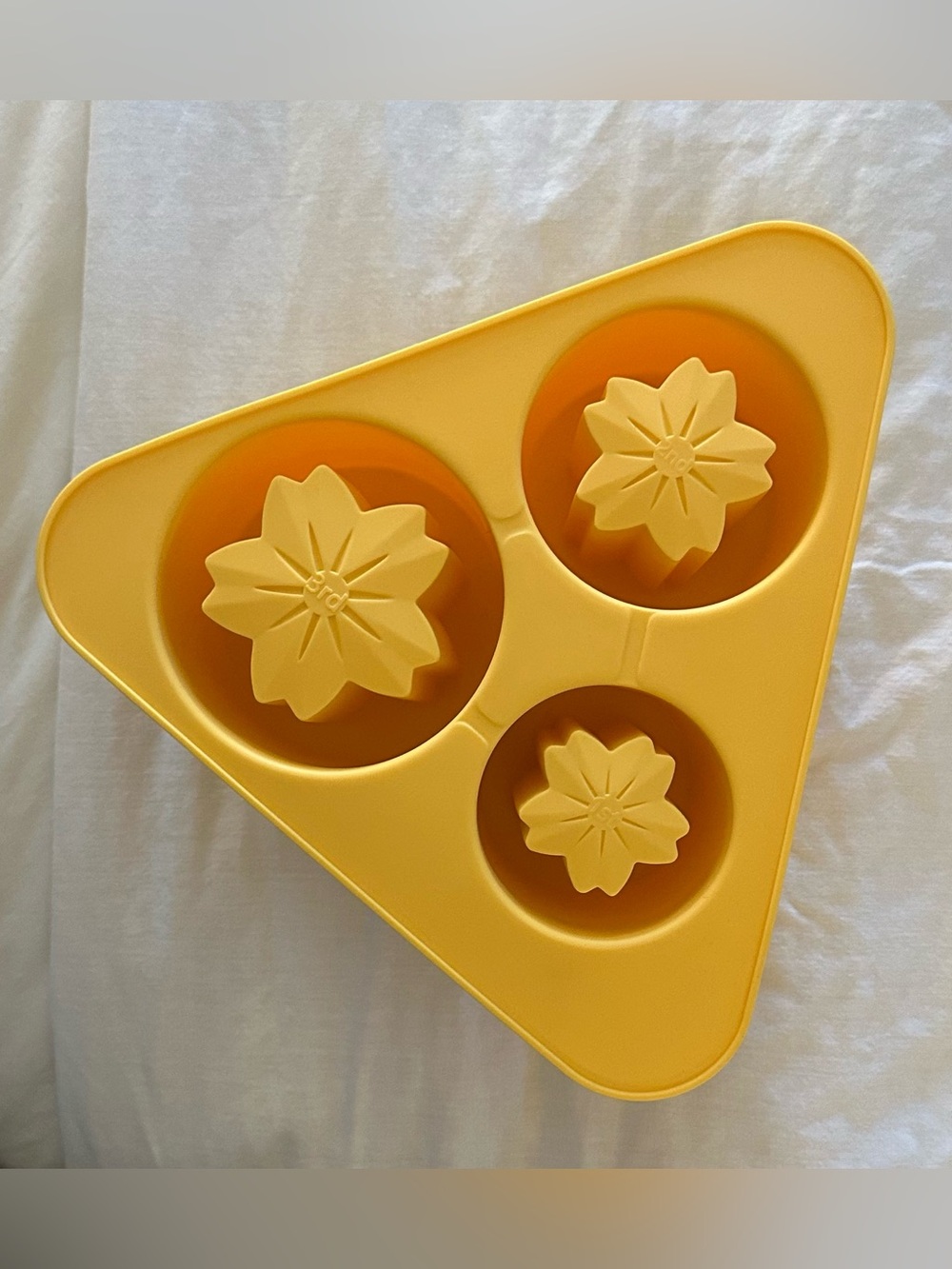 Brand new • silicone ice form • 3 sizes
